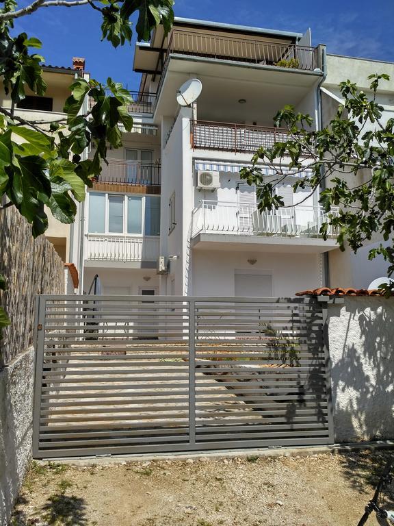 Apartment Natalia พูลา ภายนอก รูปภาพ
